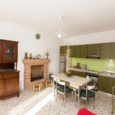 Il Mandorlo Apartment *